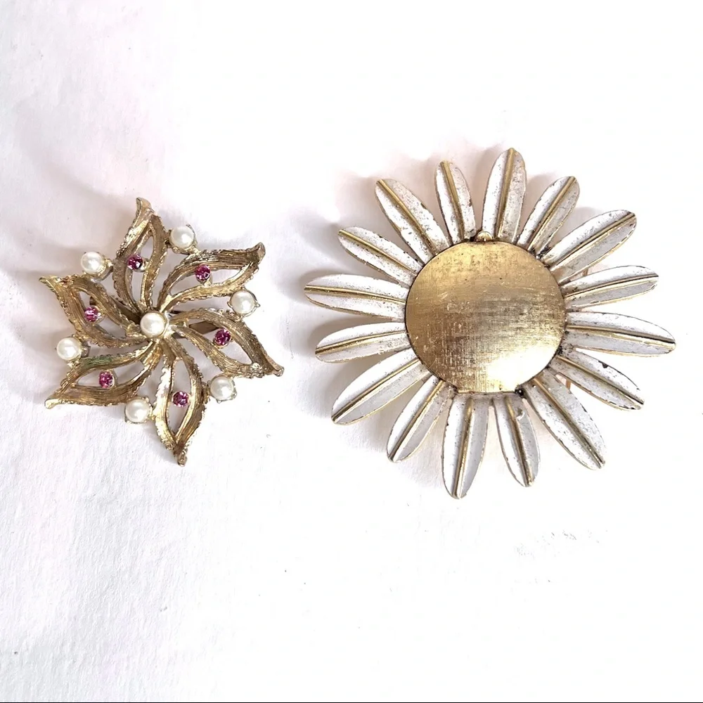 Vintage Brooch Lot Two Floral Pins Sunflower Daisy Star Flower Rhinestone Pearl